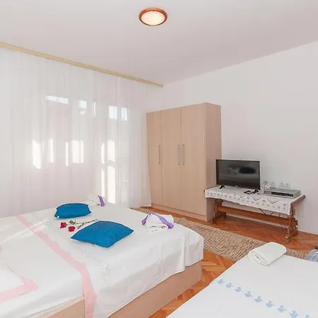 Apartment Neda Omis