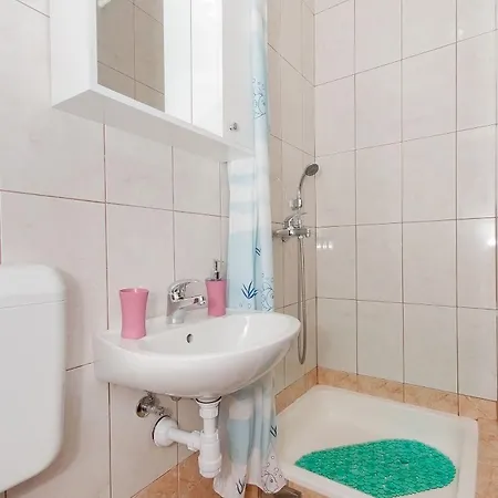 Neda Apartment *