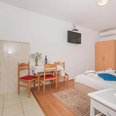 Neda Apartment